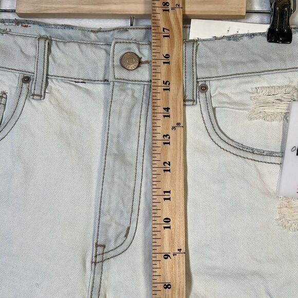 BDG Dropped waist‎ destroy Denim Women’s Shorts-NWT-size 28 - Picture 3 of 7